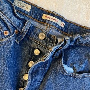 medium wash levi’s ribcage straight jeans